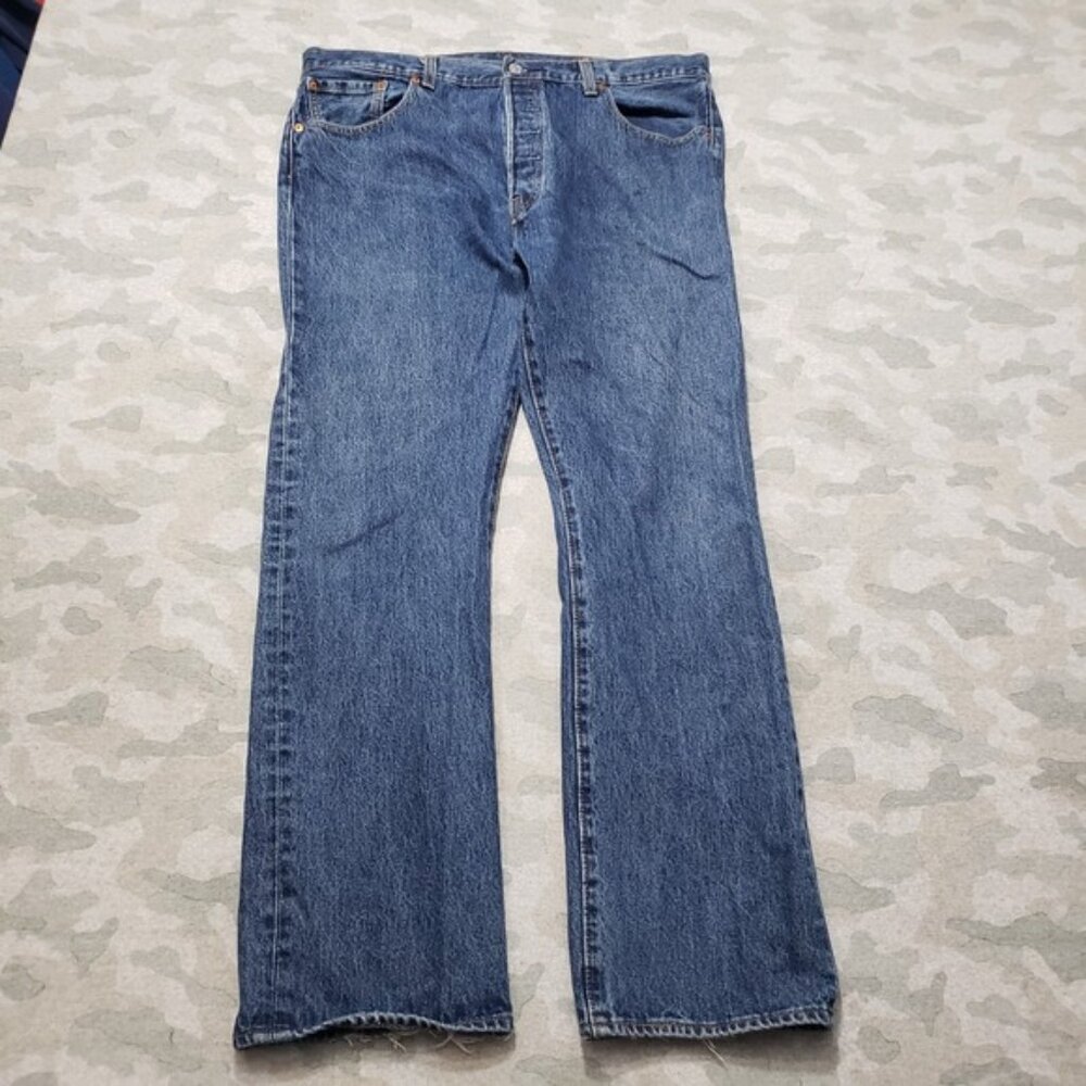 Levi s 501 Jeans Mens 38x32 Blue Button Fly Straight Leg Denim Medium Wash